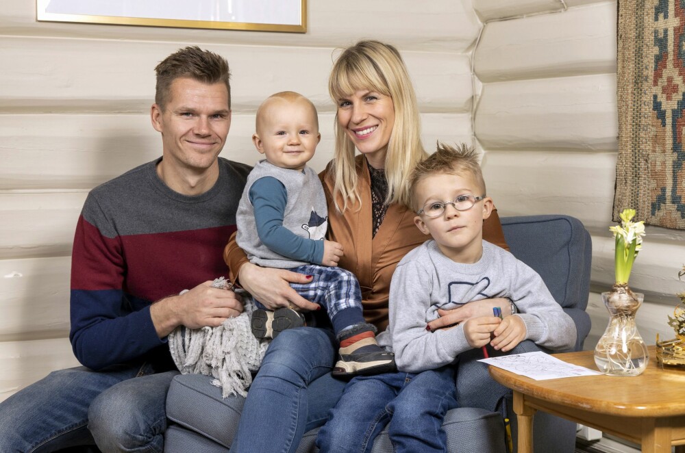 <b>KJÆRLIGHET:</b> Cathrine Lars­ås­en finner styrke i samboeren, den danske lengdehopperen Morten Jensen, og barna Loui og Marius. 