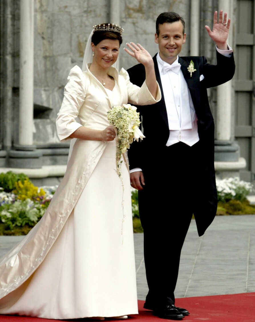EVENTYRBRYLLUP: Prinsesse Märtha og Ari på bryllupsdagen i Trondheim i 2002.