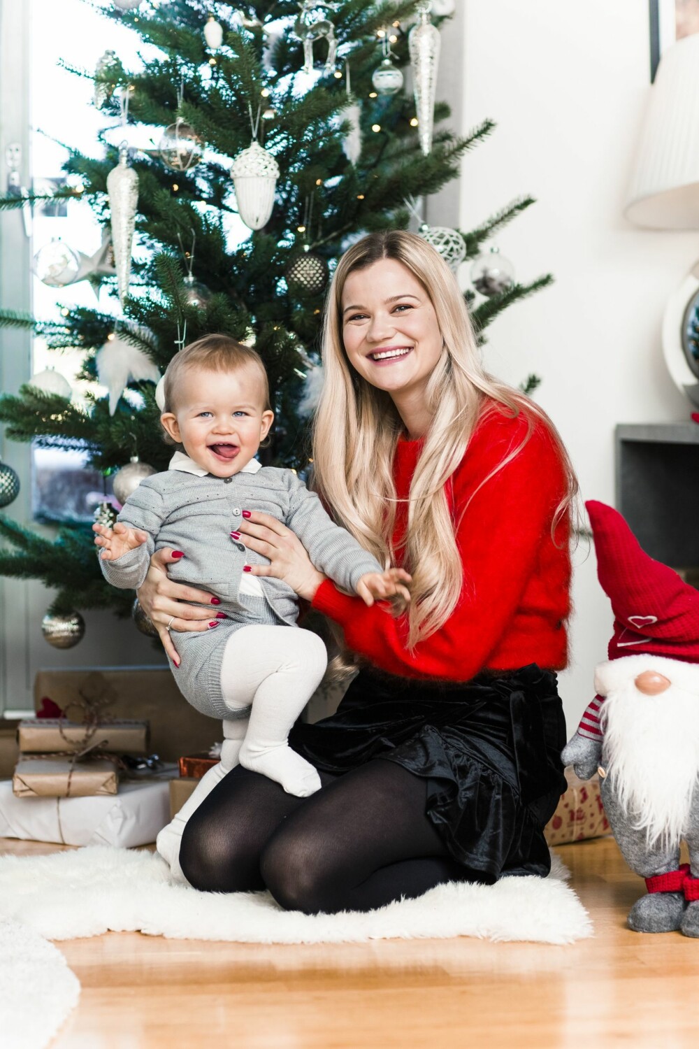 HJEMMEKOS: Artisten storkoser seg med å være mamma til lille Sander. HJEMMEKOS: Artisten storkoser seg med å være mamma til lille Sander.