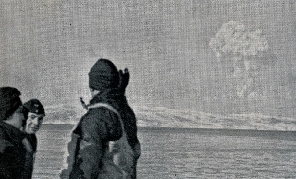 <b>SMILENE STIVNET:</b> Tyske marinegaster i Narvik så røykskyen og trodde et britisk skip gikk i luften. Men røyken kom fra Rauenfels, truffet av en granat midtskips der 150 000 liter bensin var lagret.