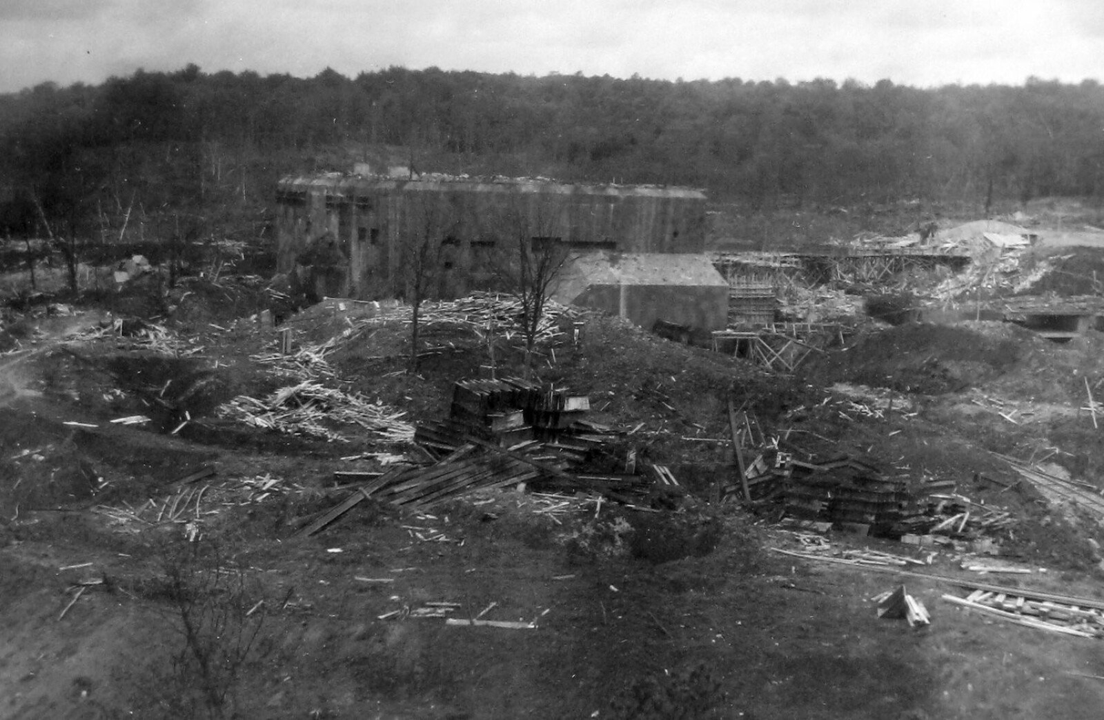 <b>WATTEN:</b> I august 1943 slet 6 000 tvangsarbeidere fra den halvmilitære Organisation Todt døgnet rundt under umenneskelige forhold med å lage den gigantiske bunkeren. 