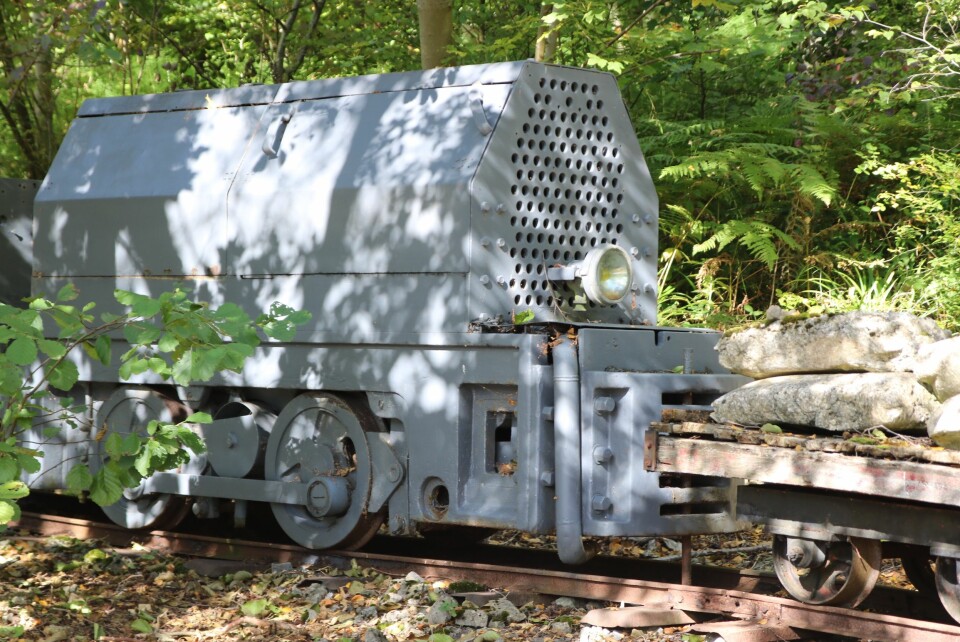 PÅ SKINNER: Jernbanen til Watten-bunkeren var smalsporet.