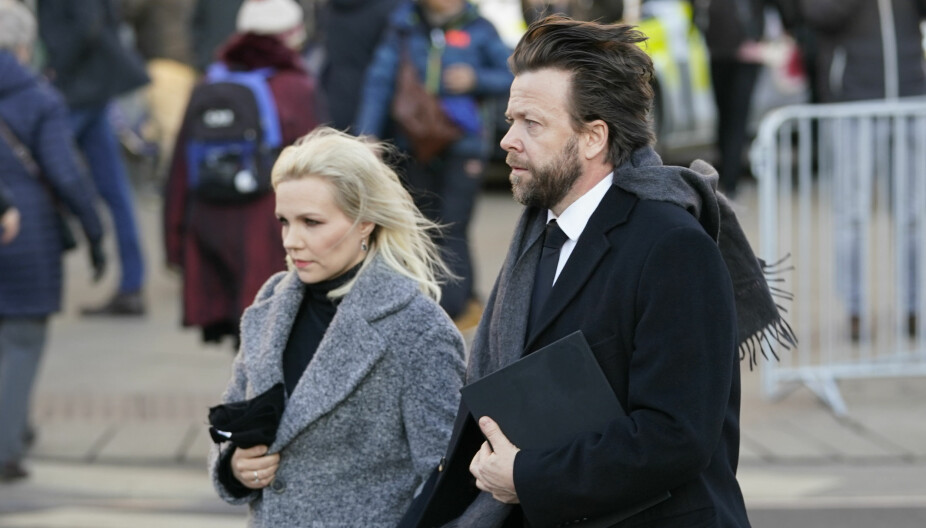 TOK FARVEL: Artisten Lene Marlin og skuespilleren Kåre Conradi, som var Ari Behns forlover.