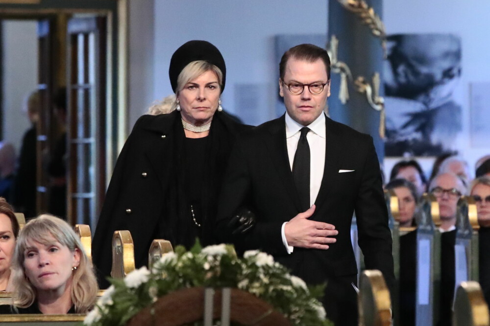 <b>TIL STEDE:</b> Sveriges prins Daniel og Nederlands prinsesse Laurentien ankommer Oslo domkirke.