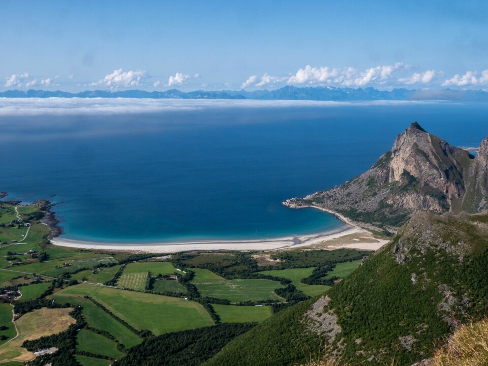 WOW-UTSIKT: Bøsanden og Lofotveggen sett fra toppen av Trohornet.