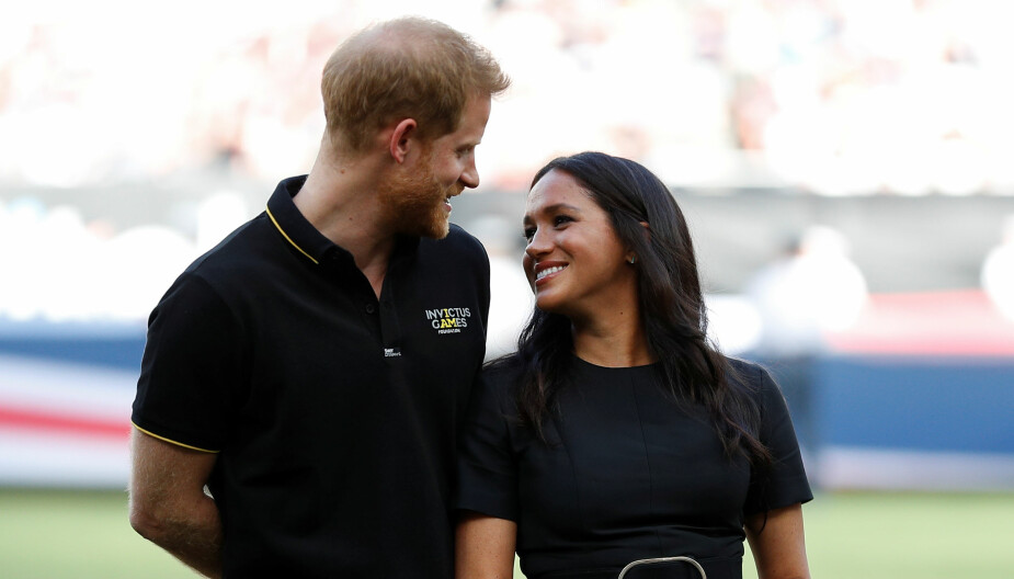 Harry og Meghan ønsker å bo både i Canada og England. Dronning Elizabeth varsler at ordningen kan bli komplisert,