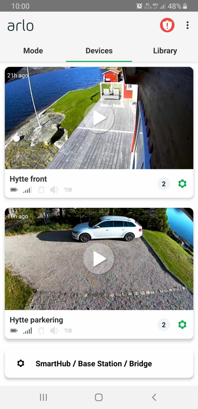 FULL KONTROLL: Med en app på telefonen har hytte­eieren full oversikt over hva som skjer på hytta.