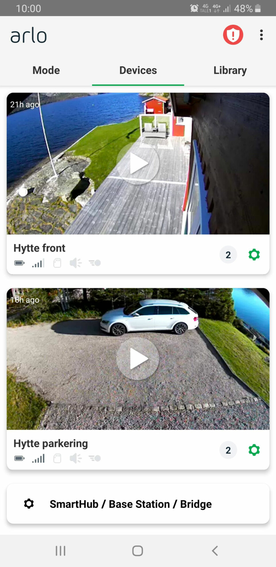 FULL KONTROLL: Med en app på telefonen har hytteeieren full oversikt over hva som skjer på hytta.