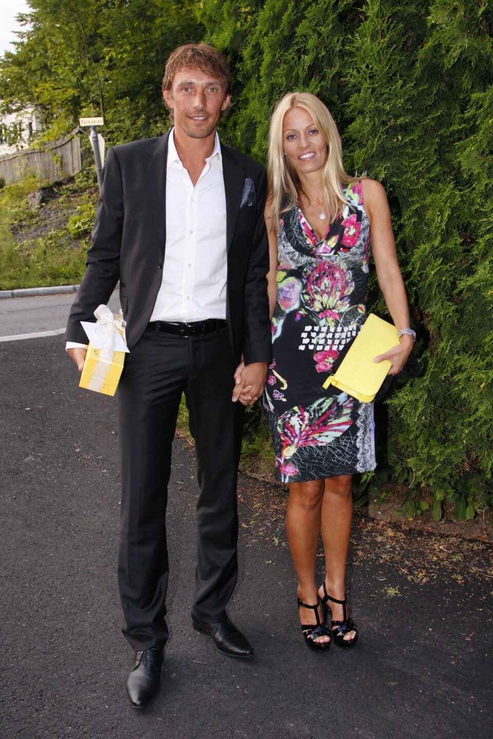 MED KONA: Vidar og Wenche giftet seg i 2003. Sammen har ekteparet døtrene Sofie (19), som spiller håndball for Byåsen, og Mia (16), som driver med dans.