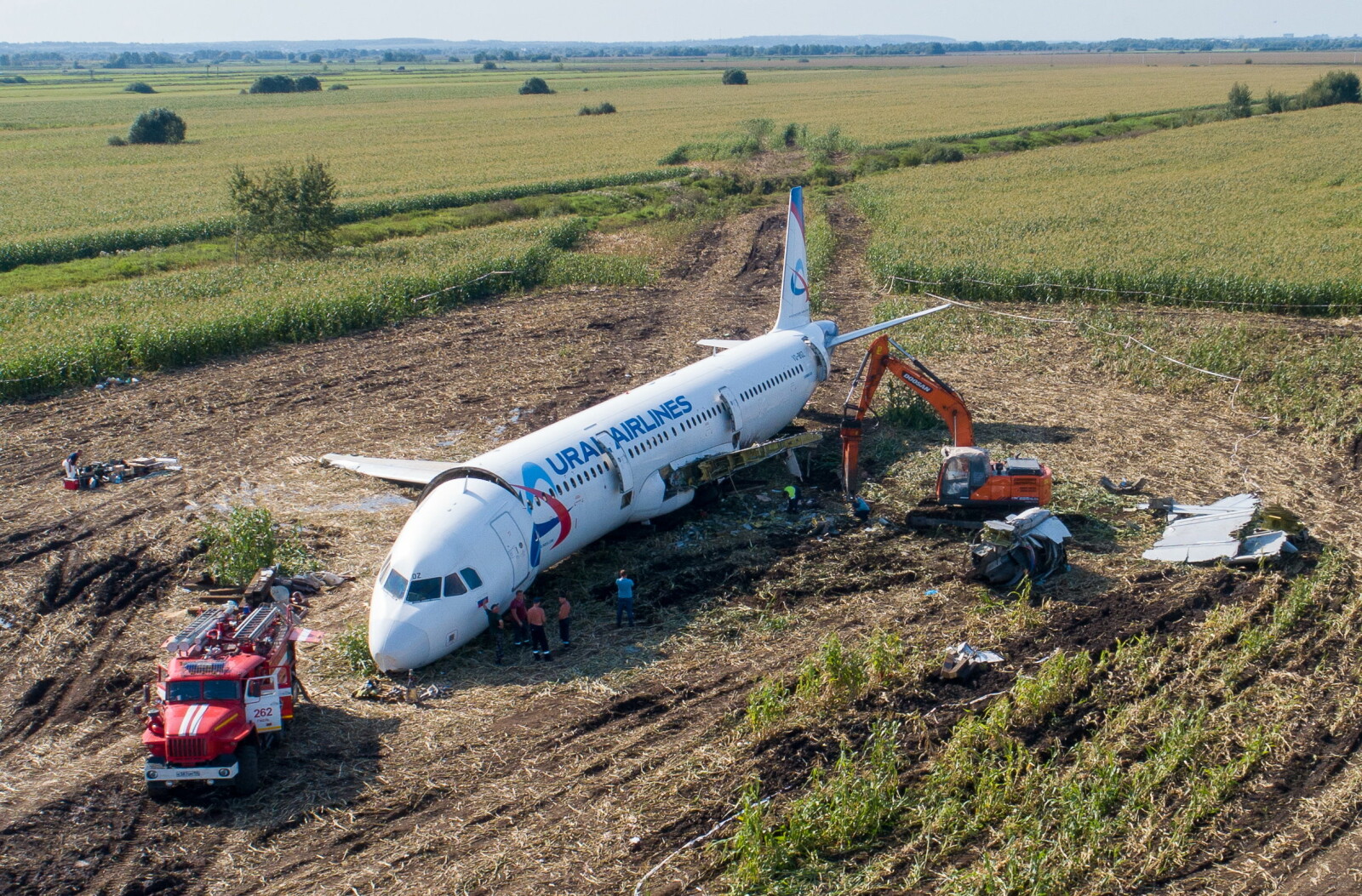 <b>I ÅKEREN:</b> Hvert år blir Russland minnet om den dårlige ulykkesstatistikken med passasjer­fly. Dette var den minst alvorlige i fjor da en Airbus havnet i åkeren etter å ha kollidert med en flokk måker. Ingen omkom. Men flyet ble plukket fra hverandre.