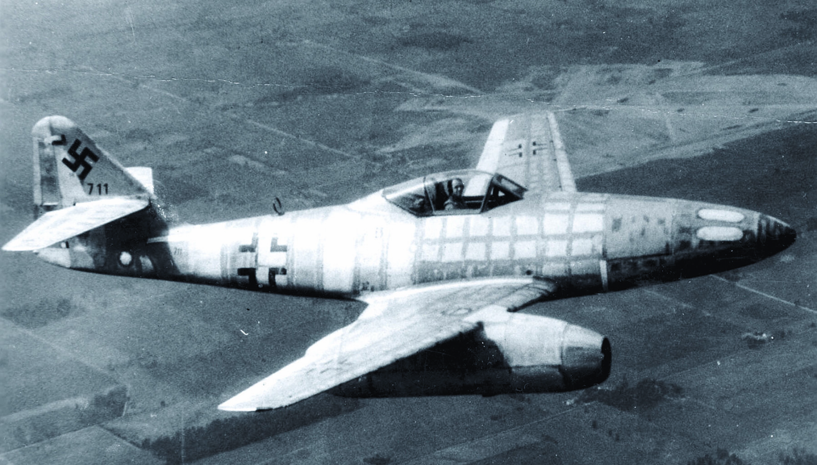 <b>OVERLEGEN FART:</b> Messer­schmitt Me 262 Schwalbe hadde en topp­fart rundt 870 km/t og var de allierte jagerflyene overlegen. Flyet på bildet skal være den ­første 262-maskinen som kom de allierte i hende. 