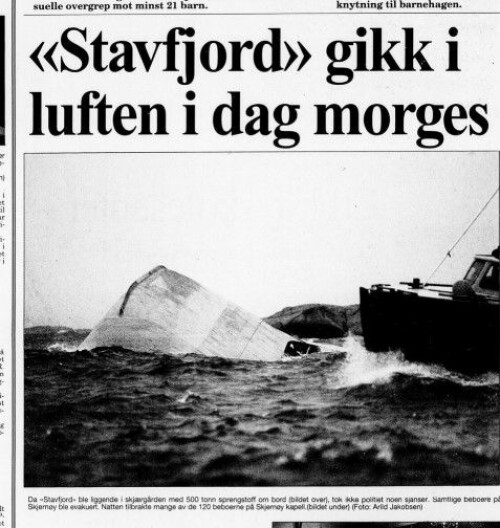 <b>OMRINGET:</b> Dette oppslaget i Fædrelandsvennen viser hvordan skuelystne i private båter var ute og kikket på den havarerte dynamittskuta, noen timer før den eksploderte.