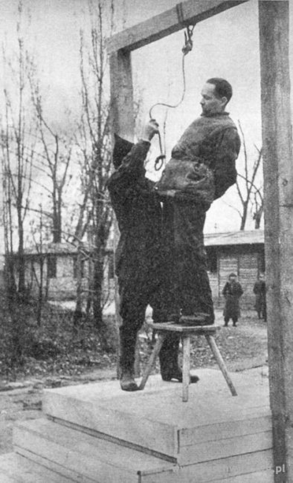 <b>UTSATT:</b> Auschwitz-Birkenau var omringet av en enorm, rasende folkemengde da Rudolf Höss etter planen skulle vært henrettet. Det var ikke mulig å transportere fangen til galgen, og hengingen ble utsatt. To dager senere ble dødsdommet fullbyrdet.