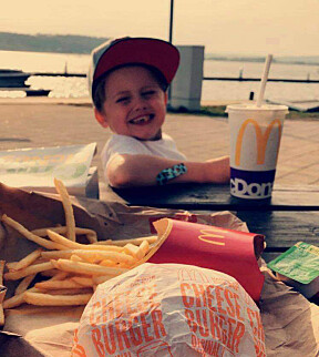 Favorittmaten til Tobias er nuggets fra McDonalds. Han spiser kun paneringen