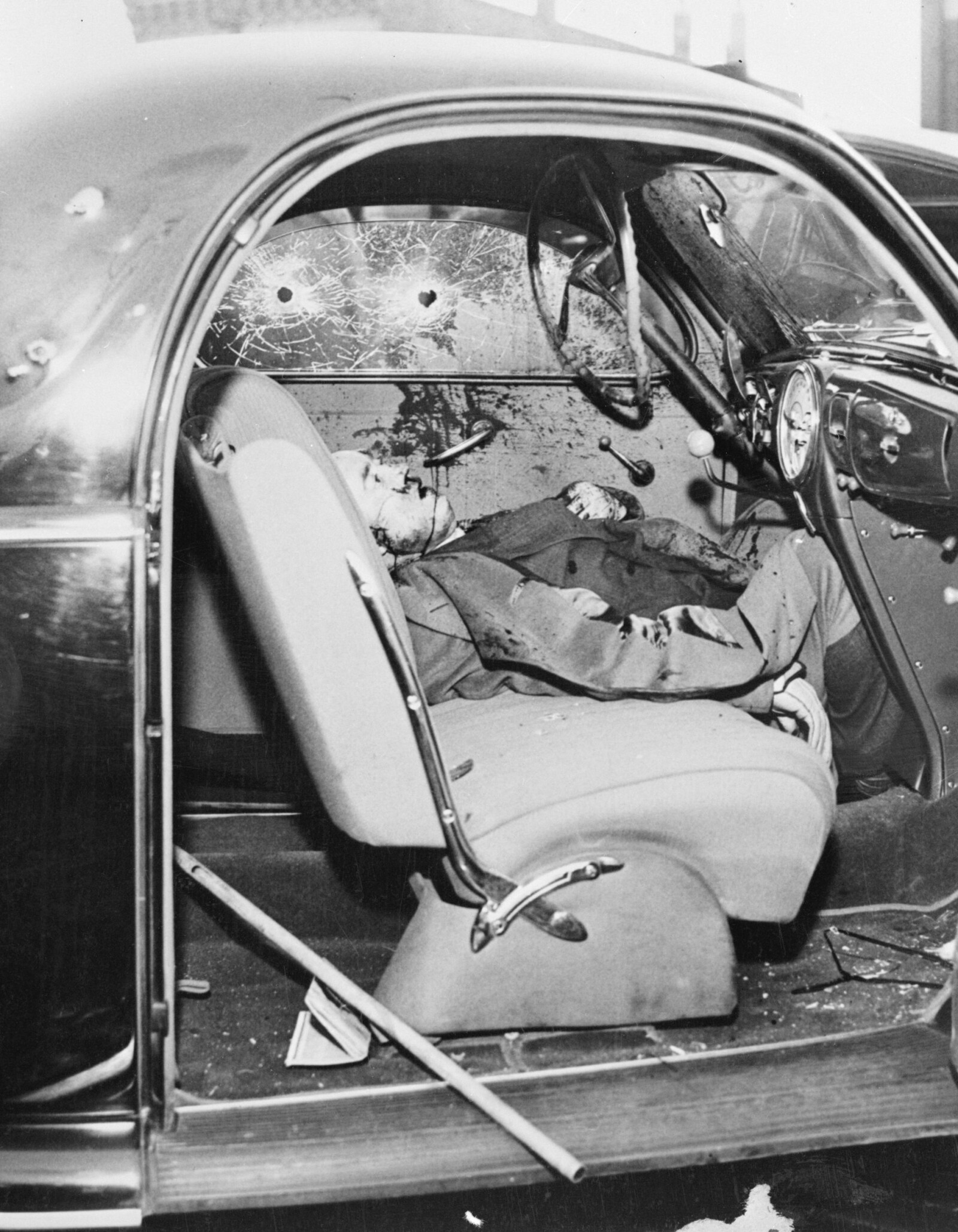 <b>HØY PRIS:</b> «Easy Eddie» O’Hare, flyverheltens far, ble skutt på åpen gate i Chicago i 1939. Hovedteorien er at han måtte betale for å ha tystet på Al Capone. 