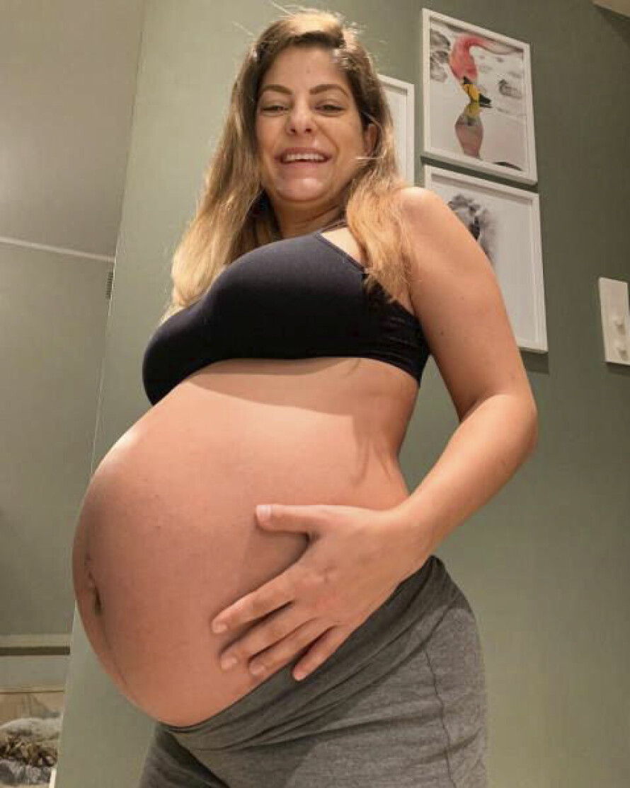 PÅ
OVERTID:
Saras mage vokste seg større og større da lille Ella valgte å bli værende i magen flere dager over termin.