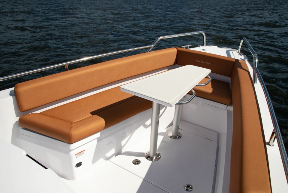 RIKTIG VALG: Premiumpakken inneholder blant annet bord og fullt putesett i baugen. Viktig å ha med for hyggeturene.