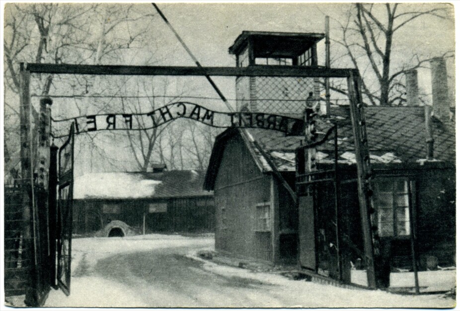 Porten til helvete: Inngangpartiet til konsentrasjonsleiren Auschwitz i Polen.