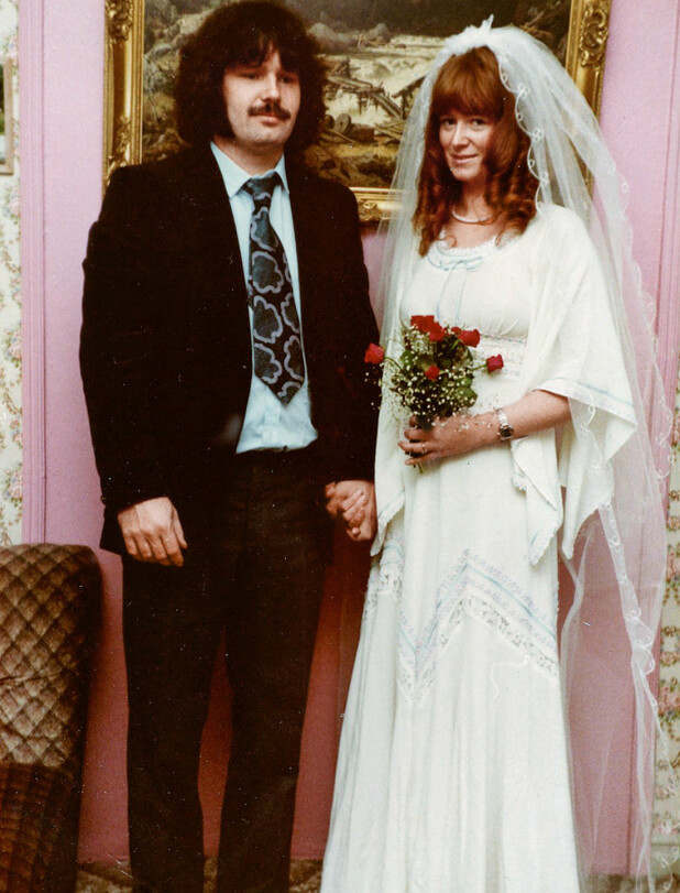 <b>BRUDEBILDE NUMMER TO:</b> Etter skilsmissen i 1975 giftet de seg igjen for andre gang i 1981. Datteren som var to måneder da de giftet seg første gang, var denne gangen 13 år og debuterte som bryllupsfotograf.