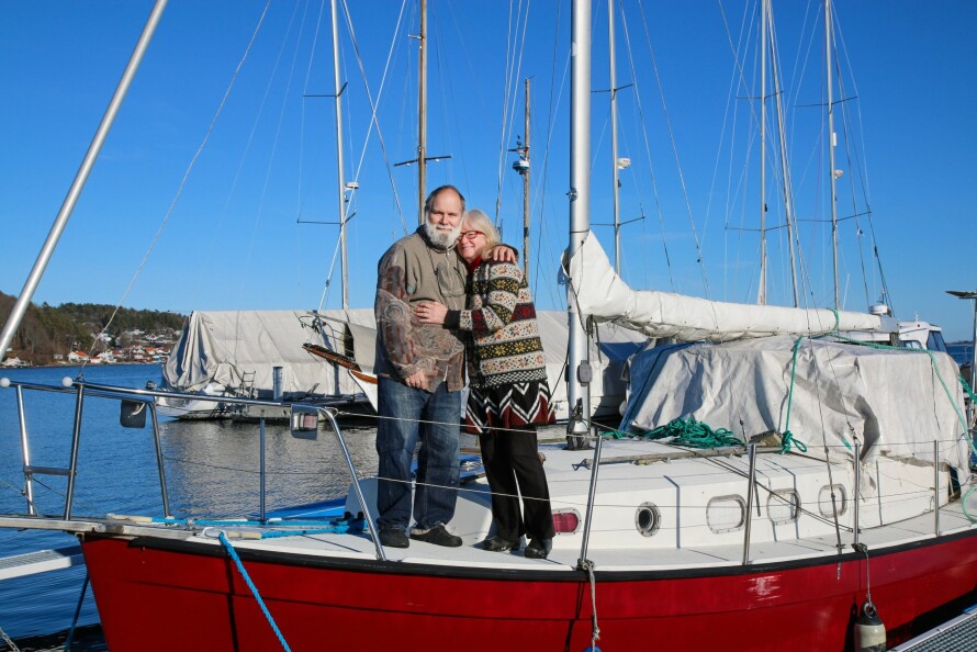 LANG SEILAS: Fra de fant tilbake til hverandre, har Tjøme-paret holdt stø kurs i livet fremover sammen. Båtliv ble en viktig del av deres familiehverdag. I dag er det datteren som har seilbåt de kan låne. – Man må være tålmodig og villig til å gi mer enn 50
prosent for å møte hverandre på midten – om det skal det gå bra i gode og onde dager, sier Bjørn Roar.