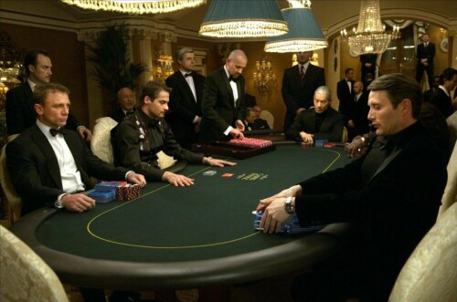 <b>CASINO ROYALE:</b> Den klassiske scenen fra Bond-filmen «Casino Royale» der skurken «le Chiffre» blir utfordret og taper. 