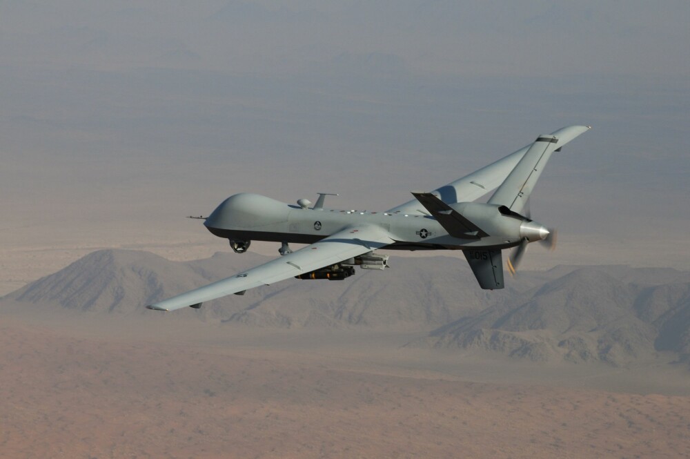 <b>REAPER:</b> En MQ-9 Reaper over fjellene i Afghanistan. Reaper er spesialkonstruert for å jakte på, og drepe enkeltpersoner på listen over fiender av USA.