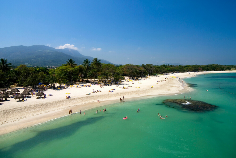 <b>INNBYDENDE:</b> Playa Dorada har alt man gjerne forbinder med Karibia. 