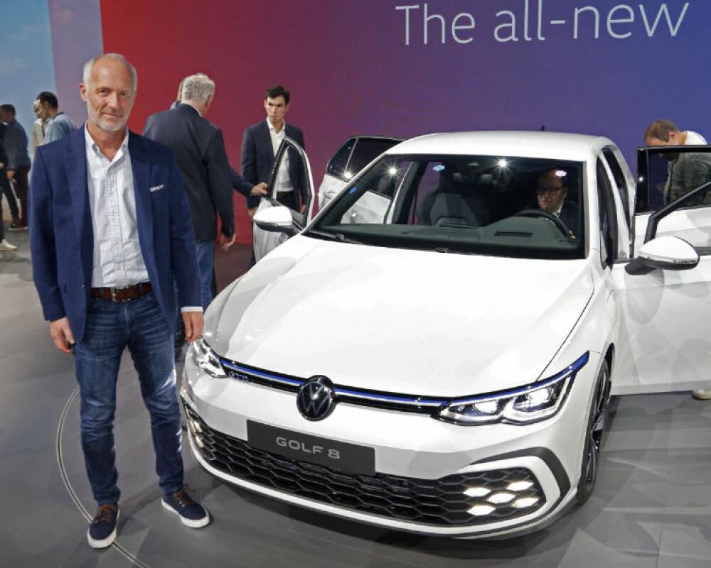 <b>MODERNISERT:</b> Produktsjef for VW i Norge, Jan Tore Kopperud, tror det nye interiøret er noe av det kundene vil merke best. 
