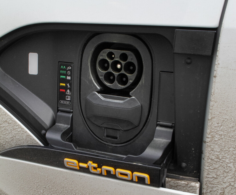 LADELUKE: Automatisk åpning og lukking er ikke alltid praktisk når det fryser eller er veldig møkkete forhold.