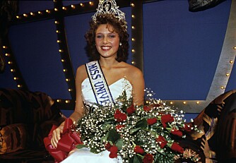 <b>MISS UNIVERSE:</b> <br/>Mona Grudt ble Miss Universe i 1990. Finalen ble holdt i Los Angeles.