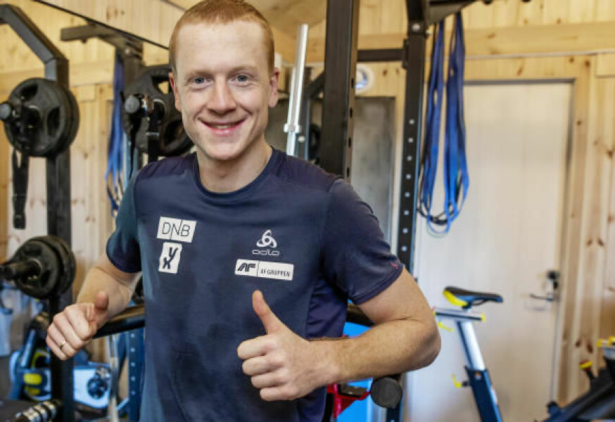 TRENINGSROM: Før sesongen smeller til, er det bare å lade opp kreftene så skiskytteren har best mulig tid til å lade om. På hytta er en bod gjort om til treningsrom.