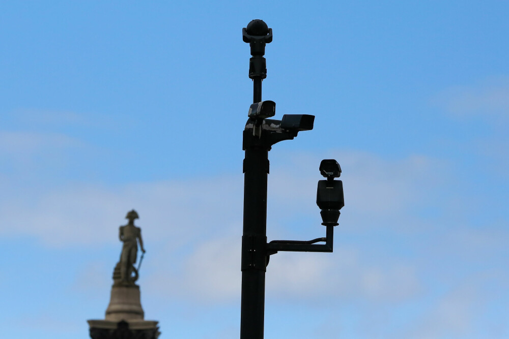 <b>MEST OVERVÅKET I EUROPA:</b> London er spekket med kameraer, og har vært det lenge. Siden januar i år er de koblet i databaser som også driver ansiktsgjenkjenning. Du er ikke lenger anonym på Trafalgar Square.