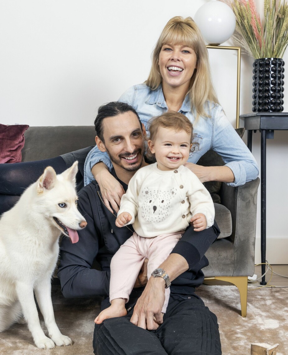 FIN FAMILIE: Marianne, kjæresten Zinho, hunden Luna og datteren Julia utgjør en fin familie.