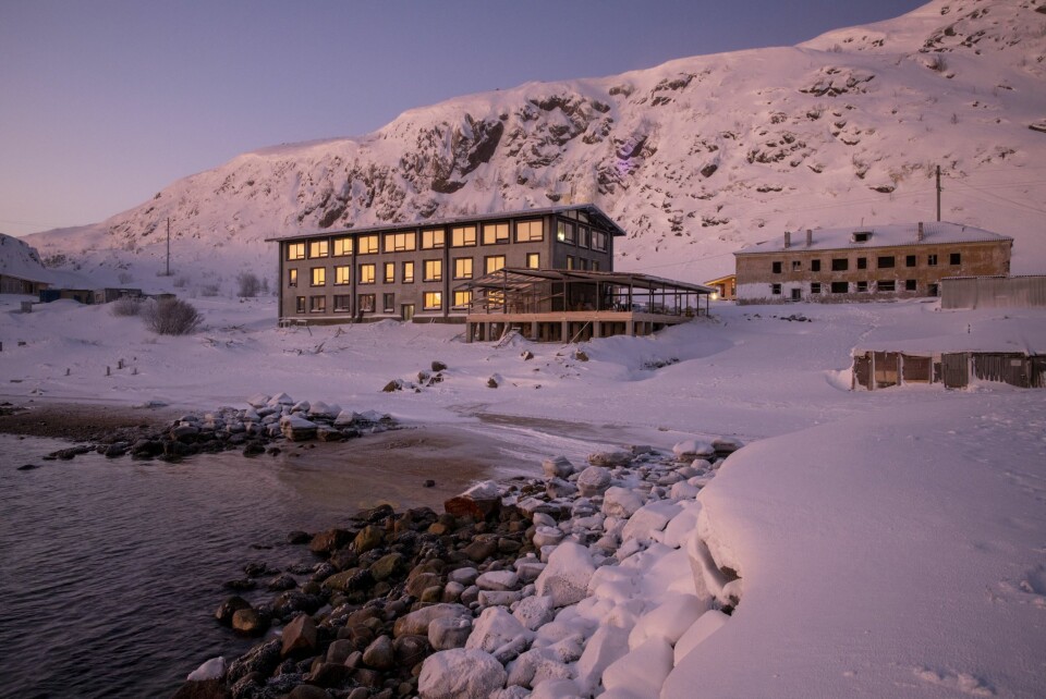 HOTELL: Bygget i forkant er en opprinnelig bygning, som har blitt gjort om til et hotell. Bygget bak til høyre, skal også bygges om og bli hotell.