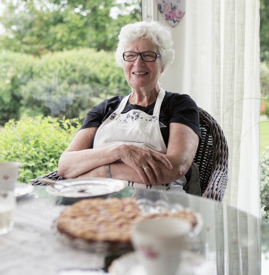 DELER: Marie Lise Refvedeler en av sine beste kakeoppskrifter.