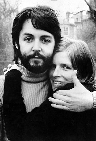 <b>ALENE MOT RØKLA:</b> Paul McCartney sto alene mot sine kolleger da bruddet nærmet seg. Hans eneste støtte var hustruen Linda.