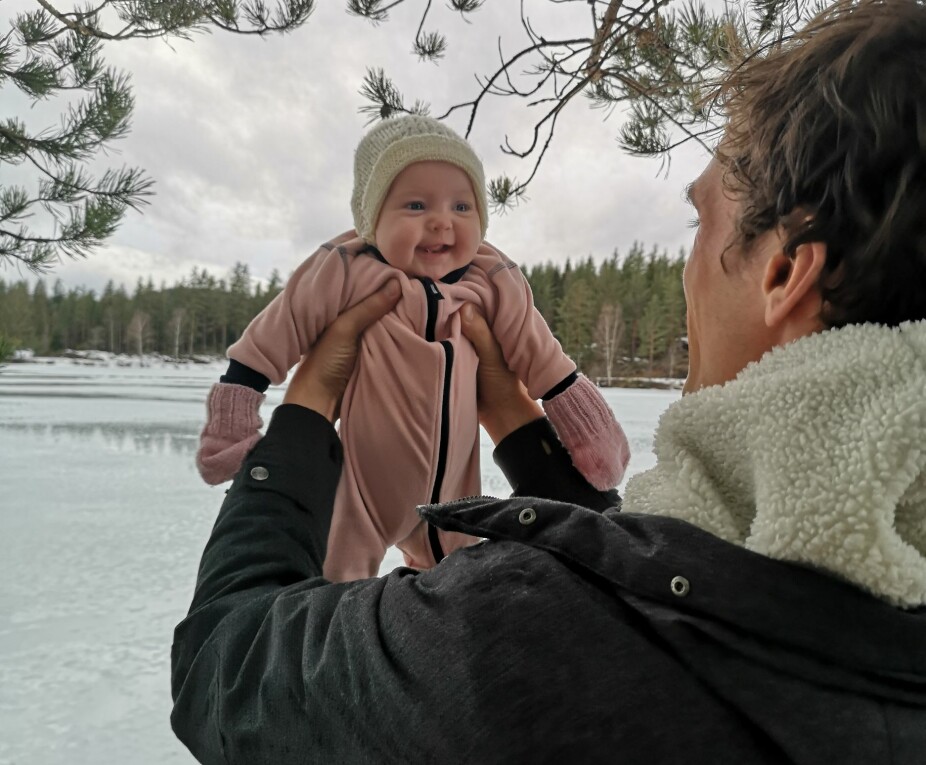 SMILET: Johanne Flaglien Norderhaug er født i november 2019. Hun sjarmerer allerede alle med sitt lykkelige smil.
