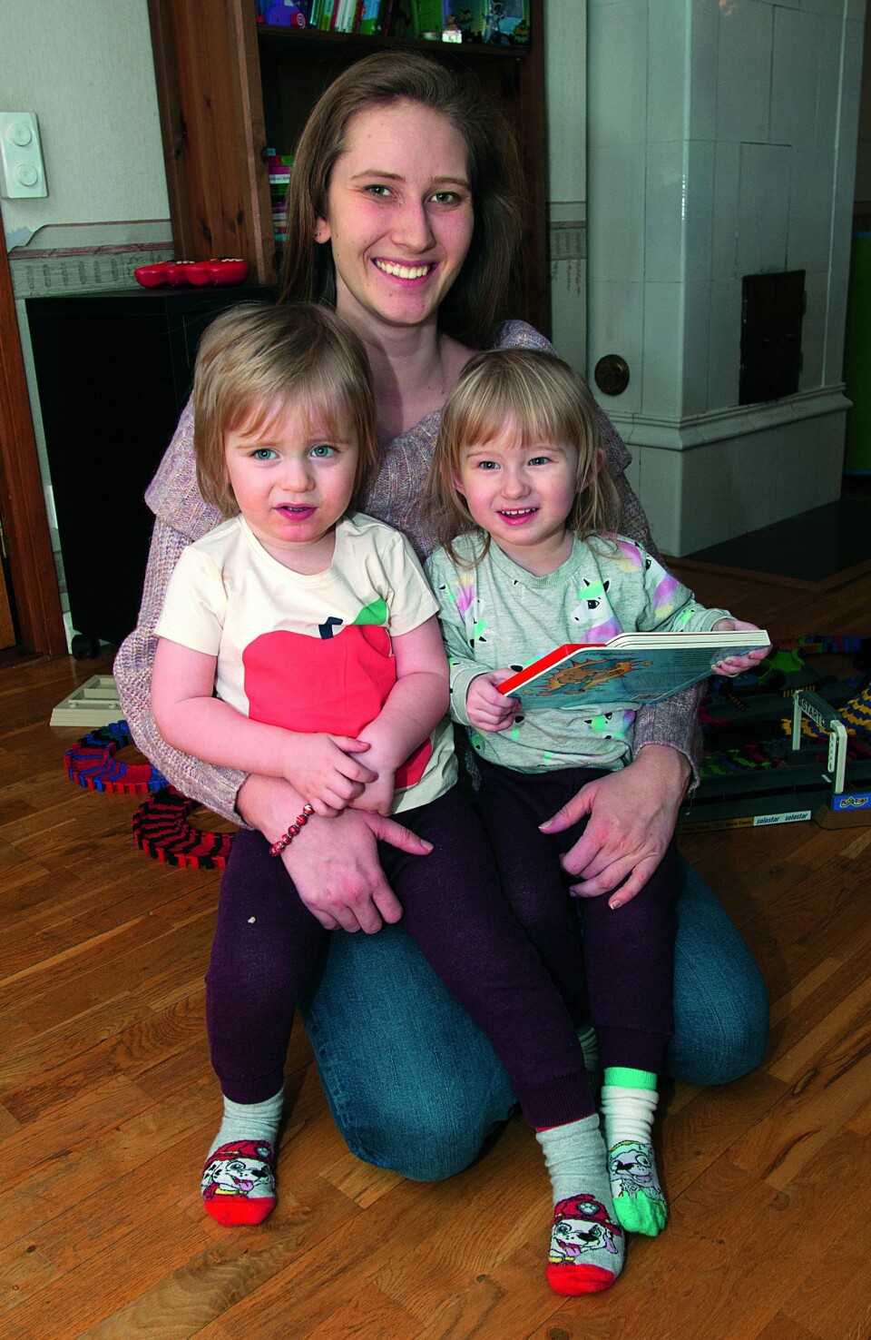 GAVE: At hun skulle bli tvilling-mamma i en alder av 21 år, hadde Niffi aldri sett for seg. Nå er barna to og et halvt år.