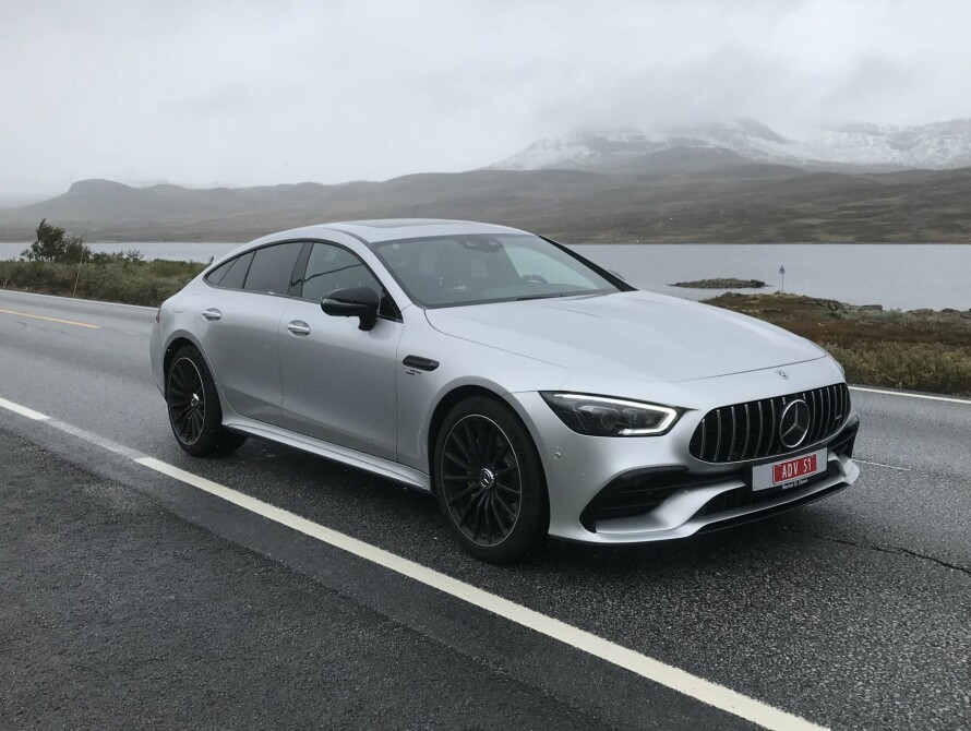 ELEMENT: Muskelbil fra Affalterbach i et element som kler den godt: Lite trafikkerte fjelloverganger.