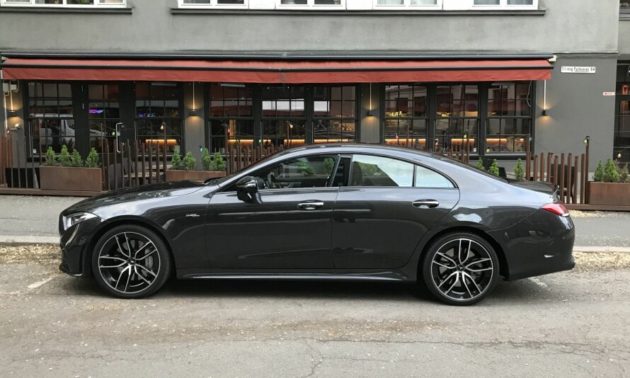 I SKYGGEN: 53-motoren fra Mercedes-AMG kan også fås i fagre CLS.