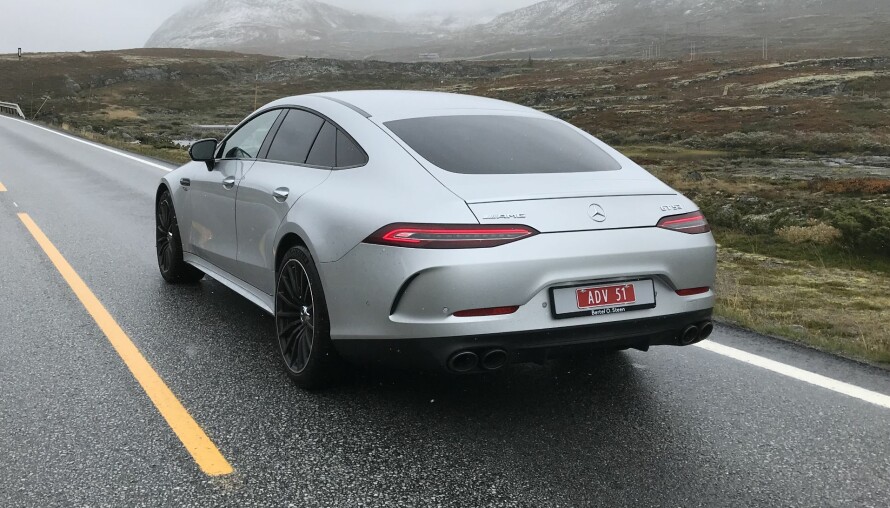 HOLDER: GT 53 har 200 færre hestekrefter enn den ekstreme GT 63 S 4MATIC+-modellen. Men 435 hk holder i massevis.