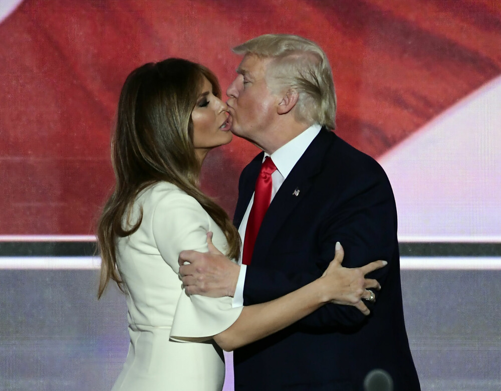 <b>DEN FØLELSEN:</b> Når du er verdens mektigste mann og prøver å kysse kona di, og hun heller vil prate litt.