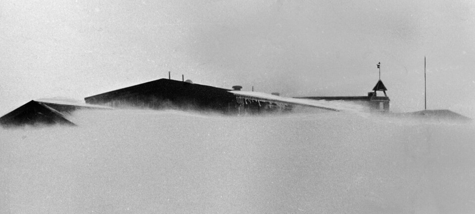 Dødspåsken i 1967: Arild (12) og to til fikk plass i snøhula. De andre satte seg utenfor og sang seg inn i døden