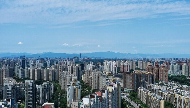 BLÅ HIMMEL: Da koronaviruset herjet som verst i Kina, kunne man blant annet melde om blå himmel over Beijing, som følge av mye mindre forurensning. Dette bildet er tatt for noen år siden.