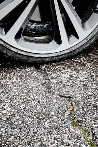 <b>NORSK FENOMEN:</b> Vi har sannsynligvis noe av den mest bråkete asfalten i Europa. Også andre land sliter med grov, støyende veioverflate