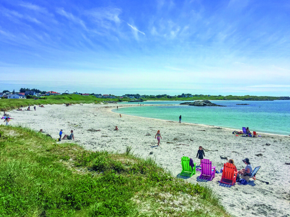 <b>YPPERLIGE STRENDER:</b> Strendene på Karmøy er populære året rundt. Her kan du bade, surfe og gå tur i det flotte landskapet. Åkrasanden ble kåret til Norges flotteste strand
i 2014 og er tildelt
miljøsertifiseringen
Blått Flagg.