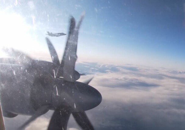 <b>STOR OPPLEVELSE:</b> For den russiske besetningen må synet av en F-35 for første gang ha vært en stor opplevelse. Bildet er fra videoen som ble lagt ut av det russiske forsvaret.