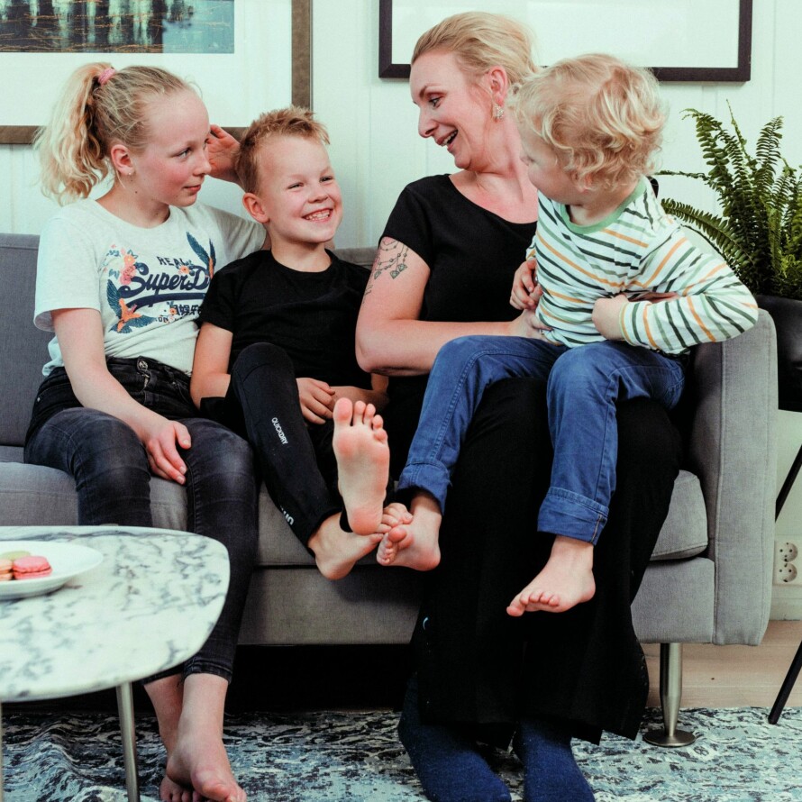 LYKKELIG, MEN TRAVEL: Trebarnsmoren Veronica har normalt en veldig hektisk hverdag, men ville ikke byttet den ut mot noe.