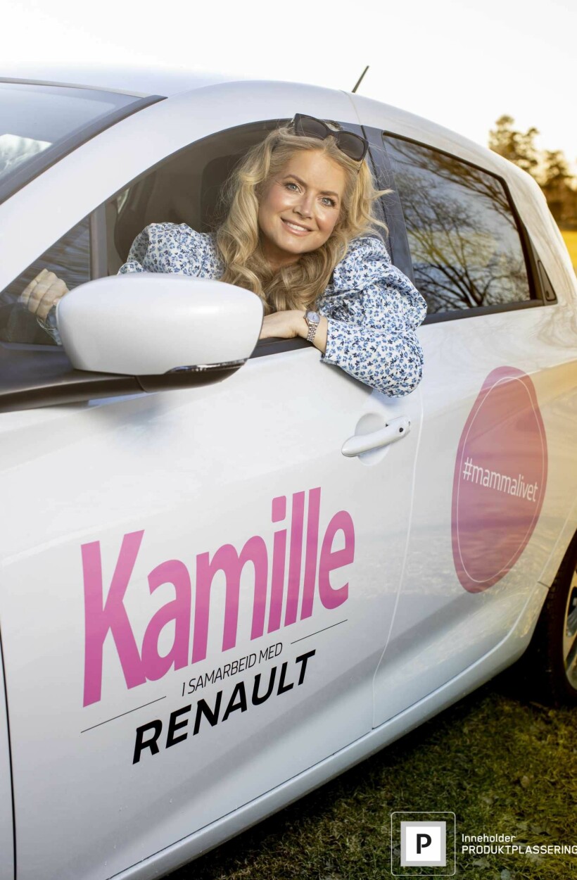 PÅ TURNÉ: Kamille vil med serien #mammalivet komme tettere på familielivet, for å finne ut mer om hvordan vi har det i hverdagen. Her er journalist Maren Wilberg Rostad. Bildet inneholder produktplassering av bilen Zoe fra Renault.
