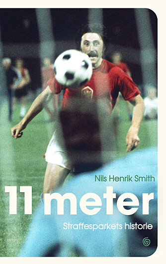 <b>NY BOK:</b> Om straffesparkets historie, skrevet av Nils Henrik Smith. 